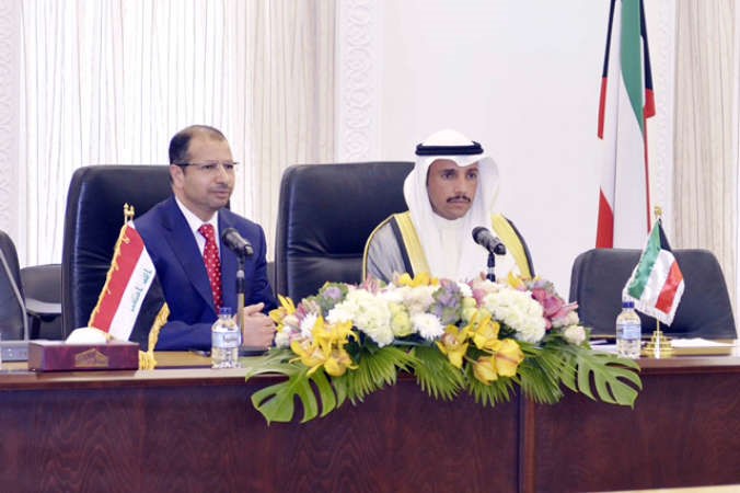 الغانم والجبوري بعد توقيع مذكرة التعاون