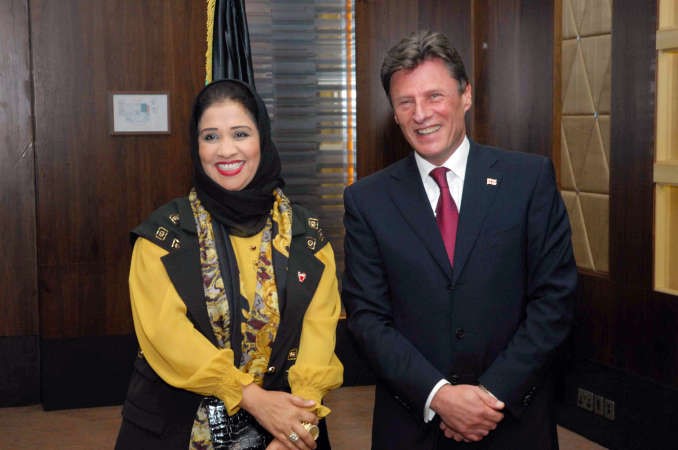 القائم بالاعمال في السفارة البحرينية ابتسام الرويعي تبارك