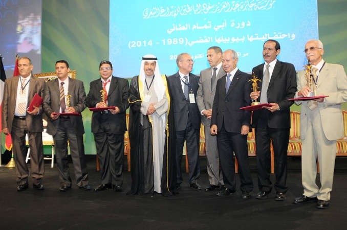 عبدالعزيز سعود البابطين متوسطا الفائزين