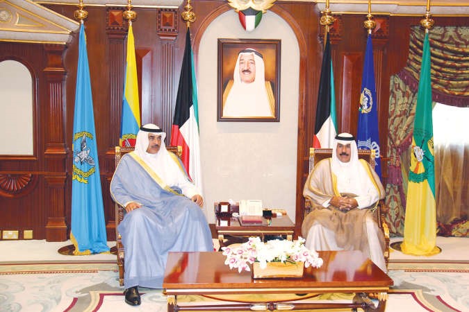 سمو ولي العهد الشيخ نواف الاحمد مستقبلا الشيخ صباح الخالد