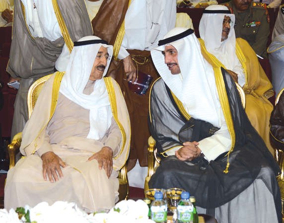 صاحب السمو الامير في حديث مع رئيس مجلس الامة مرزوق الغانم