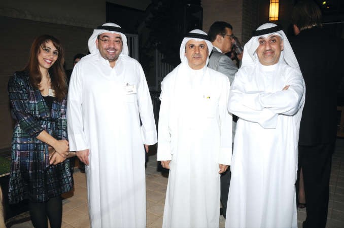 رئيس التحرير الزميل يوسف خالد المرزوق مع وليد العوضي والمسؤولة الاعلامية في السفارة رشا البديري

