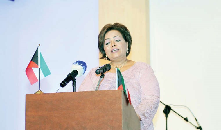الكاتبة عائشة الرشيد
