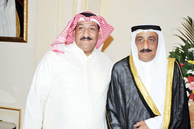 والد العروس عصام البصارة وعمها محمود البصارة﻿