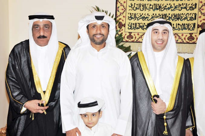علي الصايغ ونجله حسن مع المعرس وعمه عصام البصارة﻿
