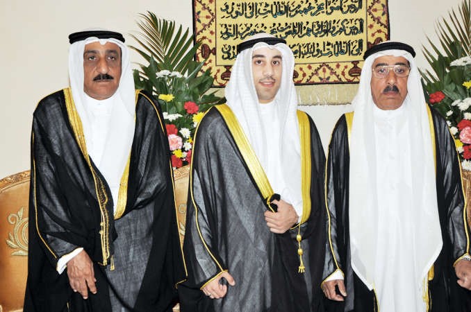 المعرس متوسطا والده عبدالعزيز القلاف ووالد العروس عصام البصارة﻿