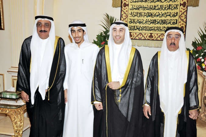 المعرس علي القلاف مع والده وعمه عصام البصارة ونجله محمد البصارة﻿