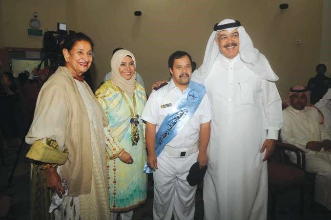 يوسف الجاسم ورحاب بورسلي والشيخة شيخه العبدالله مع محمد الحجي 