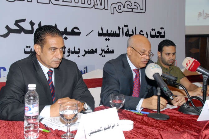 السفير المصري دعبدالكريم سليمان متوسطا دابراهيم العنقيلي ومحمود بدر﻿