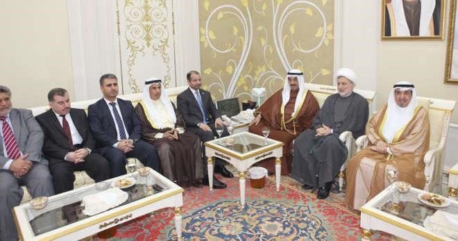 سمو الشيخ ناصر المحمد خلال استقباله الوفد العراقي بحضور اسماعيل الشطي وصالح الفضالة﻿