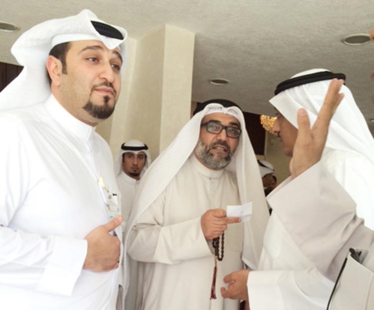  الشطي يتابع توزيع الارقام على المراجعين﻿