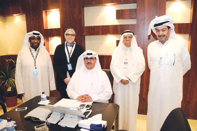 الشيخ فهد المبارك مع الزملاء منصور الهاجري وسعد المعطش ورندى مرعي وعلي الرندي 
