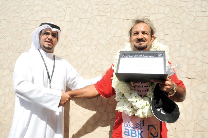علي العيدان يتسلم شهادته 	محمد هاشم﻿