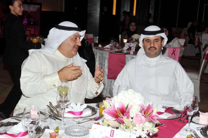 الشيخ دعيج الخليفة وعماد جواد بوخمسين