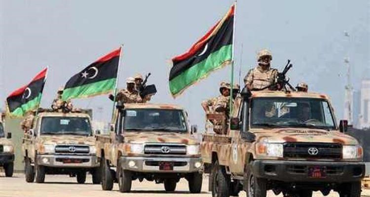 تضارب حول سيطرة الجيش الليبي على معسكر لـ «ثوار بنغازي»