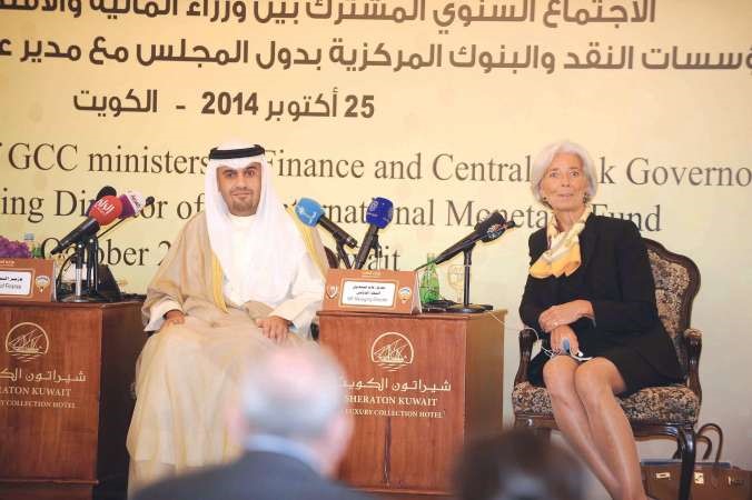 وزير المالية انس الصالح ومديرة صندوق النقد الدولي كريستين لاغارد اثناء مؤتمرهما الصحافي عقب الاجتماع امس﻿