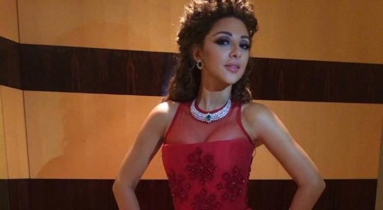 بالصور.. ميريام فارس تبهر معجبيها بإطلالة غير تقليدية في حفل زفاف بدبي