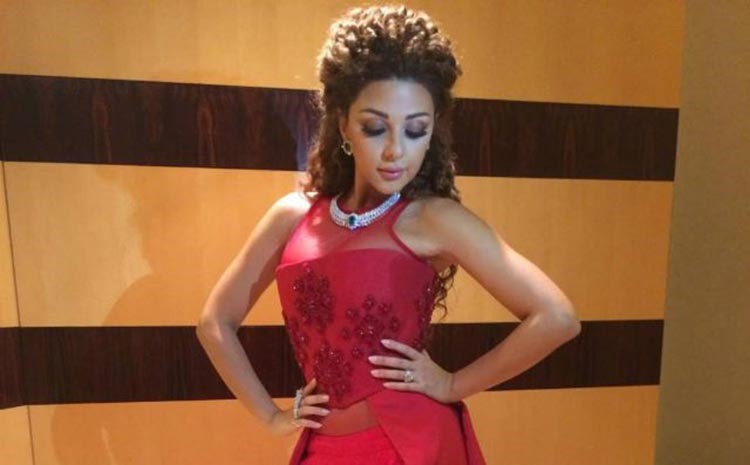 بالصور.. ميريام فارس تبهر معجبيها بإطلالة غير تقليدية في حفل زفاف بدبي