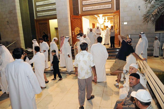 اقبال من المواطنين على المشاركة في مجالس العزاء			اسامة ابوعطية﻿