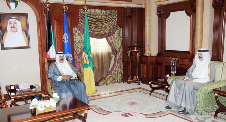 سمو ولي العهد الشيخ نواف الاحمد مستقبلا الشيخ محمد الخالد﻿