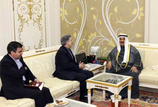 سمو الشيخ ناصر المحمد مستقبلا السفير الايراني علي عنايتي﻿