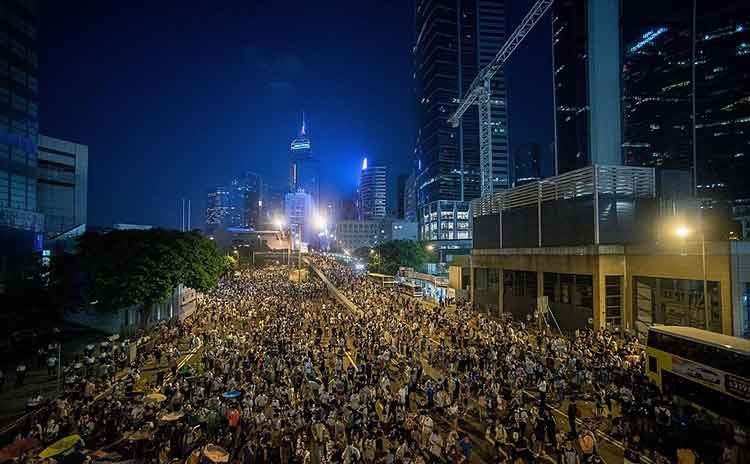 المتظاهرون في هونغ كونغ يتراجعون عن التصويت على إستراتيجيتهم