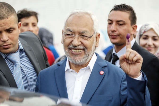 زعيم حركة النهضة راشد الغنوشي بعد الادلاء بصوته افپ