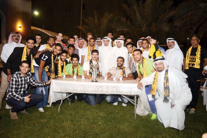 عبدالرحمن البكر يتوسط لاعبي القادسية﻿