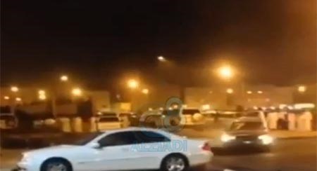 بالفيديو.. شاهد كيف أنقذ المعازيم "مقحص" انقلبت سيارته "الجيتي" أمام صالة أفراح في الكويت؟