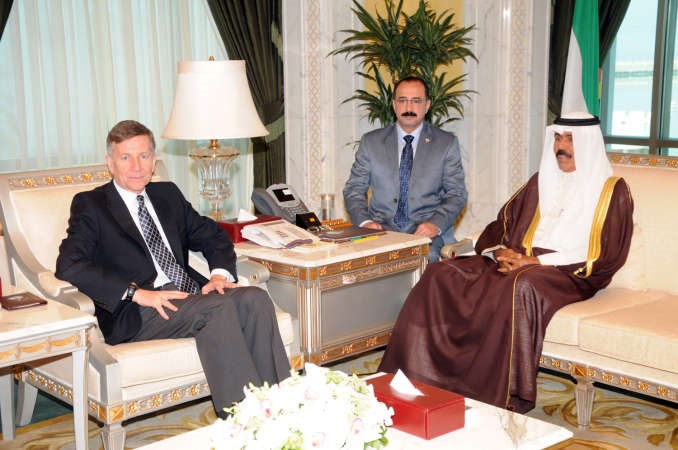 سمو ولي العهد الشيخ نواف الاحمد مستقبلا السفير الاسباني﻿