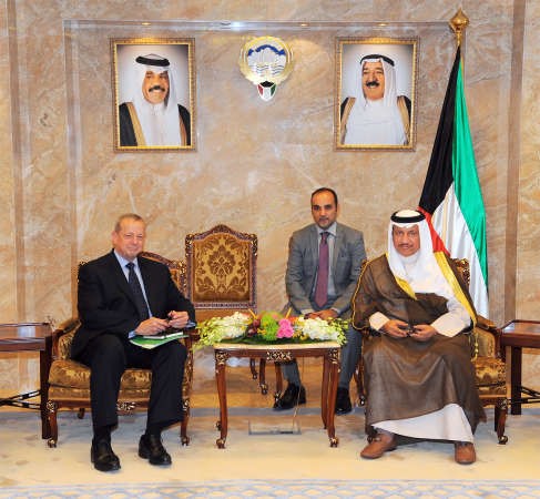 سمو رئيس مجلس الوزراء الشيخ جابر المبارك مستقبلا المبعوث الرئاسي الخاص للتحالف الدولي﻿