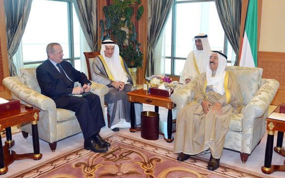 صاحب السمو الامير الشيخ صباح الاحمد مستقبلا الجنرال جون الن 