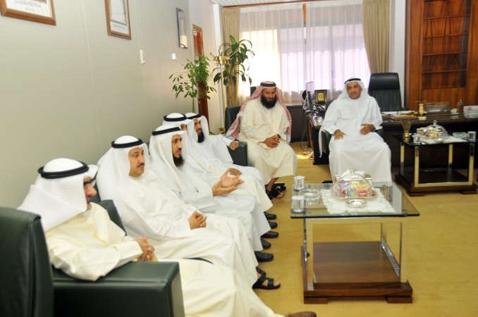 عدد من الوكلاء المساعدين بـ الاوقاف خلال تهنئتهم للوزير الصانع﻿