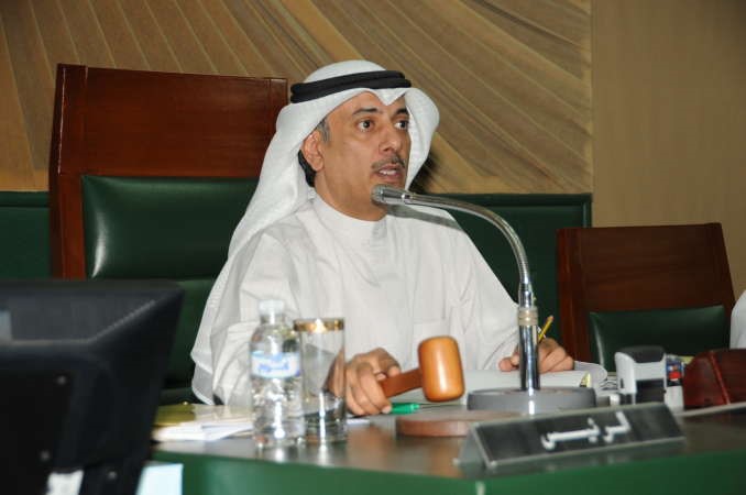 مهلهل الخالد مترئسا الجلسة فريال حماد 