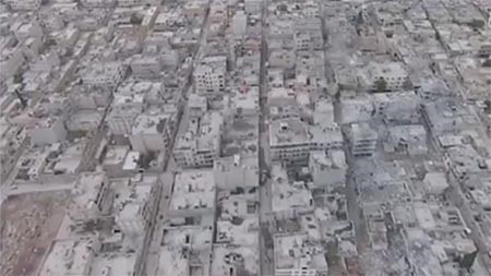 بالفيديو.. طائرة بدون طيار لداعش تصور فيديو غريباً وبتقنيات متطورة فوق كوباني