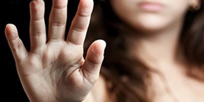 ضبط "إعلامي" لمس منطقة حساسة لمتسوقة بمول تجاري في دبي