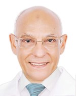 البروفيسور داحمد عبدالعزيز