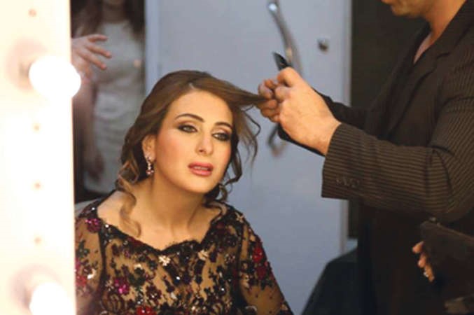 فرح يوسف قبل صعودها لخشبة المسرح﻿