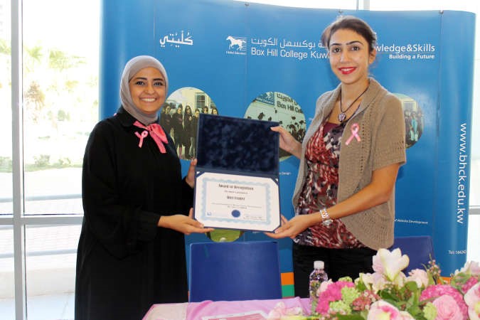 تكريم احدى المشاركات ﻿