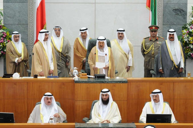 صاحب السمو الامير الشيخ صباح الاحمد يلقي النطق السامي متوسطا سمو ولي العهد الشيخ نواف الاحمد ورئيس مجلس الامة مرزوق الغانم خلال افتتاح دور الانعقاد العادي الثالث من الفصل التشريعي الرابع عشر هاني الشمري