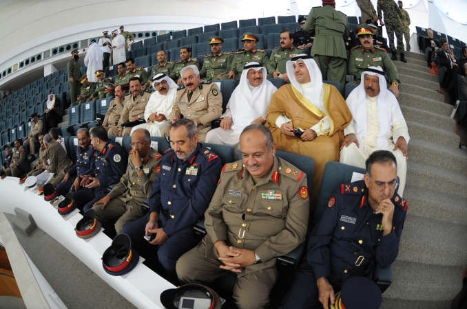 القيادات العسكرية تتابع حفل الافتتاح