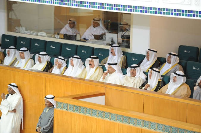 عادل الصرعاوي والزميل عدنان الراشد مع بعض الحضور
