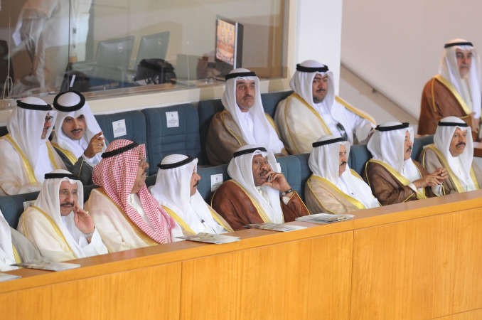 الشيخ شملان العبدالعزيز والشيخ جابر الخالد والشيخ مبارك الجابر والشيخ علي العبدالله ومحمد شرار والشيخ دسالم الجابر والشيخ دعيج الخليفة