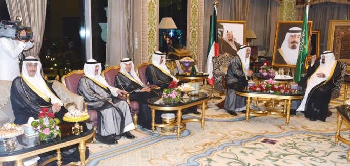 صاحب السمو الامير الشيخ صباح الاحمد وخادم الحرمين الشريفين الملك عبدالله بن عبدالعزيز ال سعود خلال الاجتماع