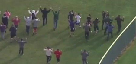 بالصور.. طالب أميركي يطلق النيران على زملائه في المدرسة بسبب كرة القدم