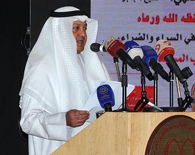 محمد العواش ملقيا كلمة وزير الاعلام خلال المؤتمر 