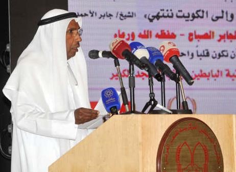 السفير صلاح العثمان متحدثا عن مناقب الراحل عبدالوهاب العثمان 