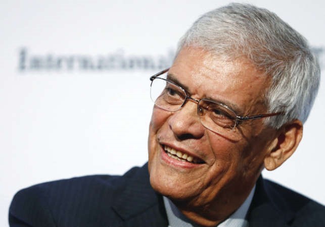 عبدالله البدري الامين العام لاوپيك مستمعا لاحد الاسئلة في مؤتمر النفط والمال في وسط لندن	 رويترز﻿