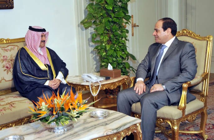 الرئيس المصري عبدالفتاح السيسي خلال استقباله رئيس مجلس ادارة ومدير كونا الشيخ مبارك الدعيج بالقاهرة امس كونا 