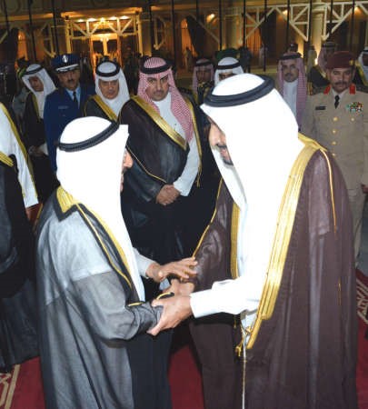 صاحب السمو الملكي الامير سلمان بن عبدالعزيز مودعا صاحب السمو الامير الشيخ صباح الاحمد 